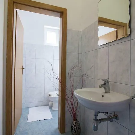 別荘 4 Fortresses シベニク