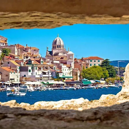 別荘 4 Fortresses シベニク